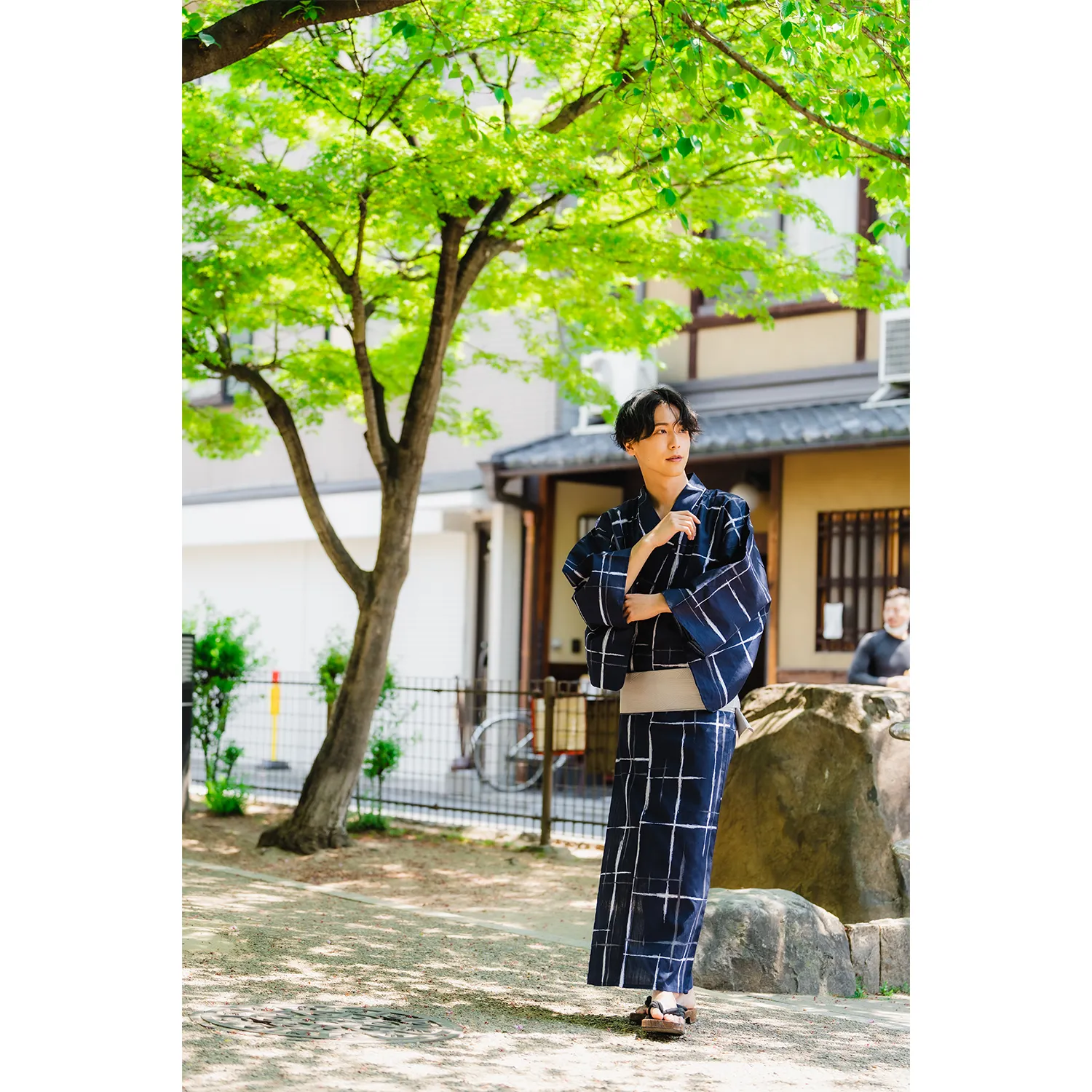 Men's Wooden Geta Sandals : Black Flex-leaf pattern